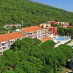 Aparthotel Albona & 3*