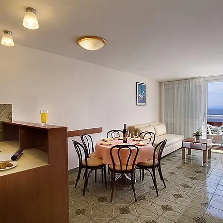 Aparthotel Albona & 3*