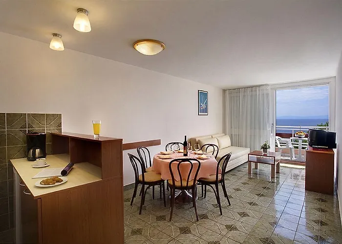 Ξενοδοχείο με διαμερίσματα Albona & 3*