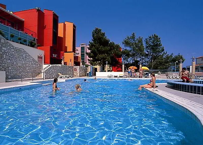 Albona & Ξενοδοχείο με διαμερίσματα 3*