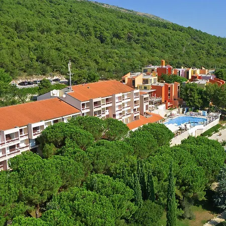 아파트호텔 Albona & 3*